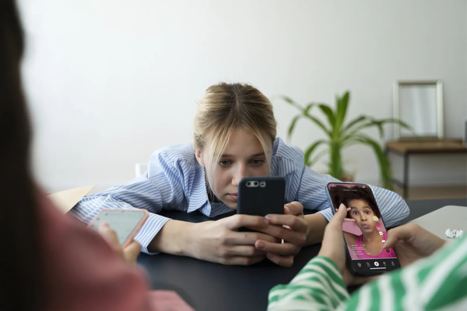 Uzależnienie od social mediów – objawy i leczenie | Empatyczni